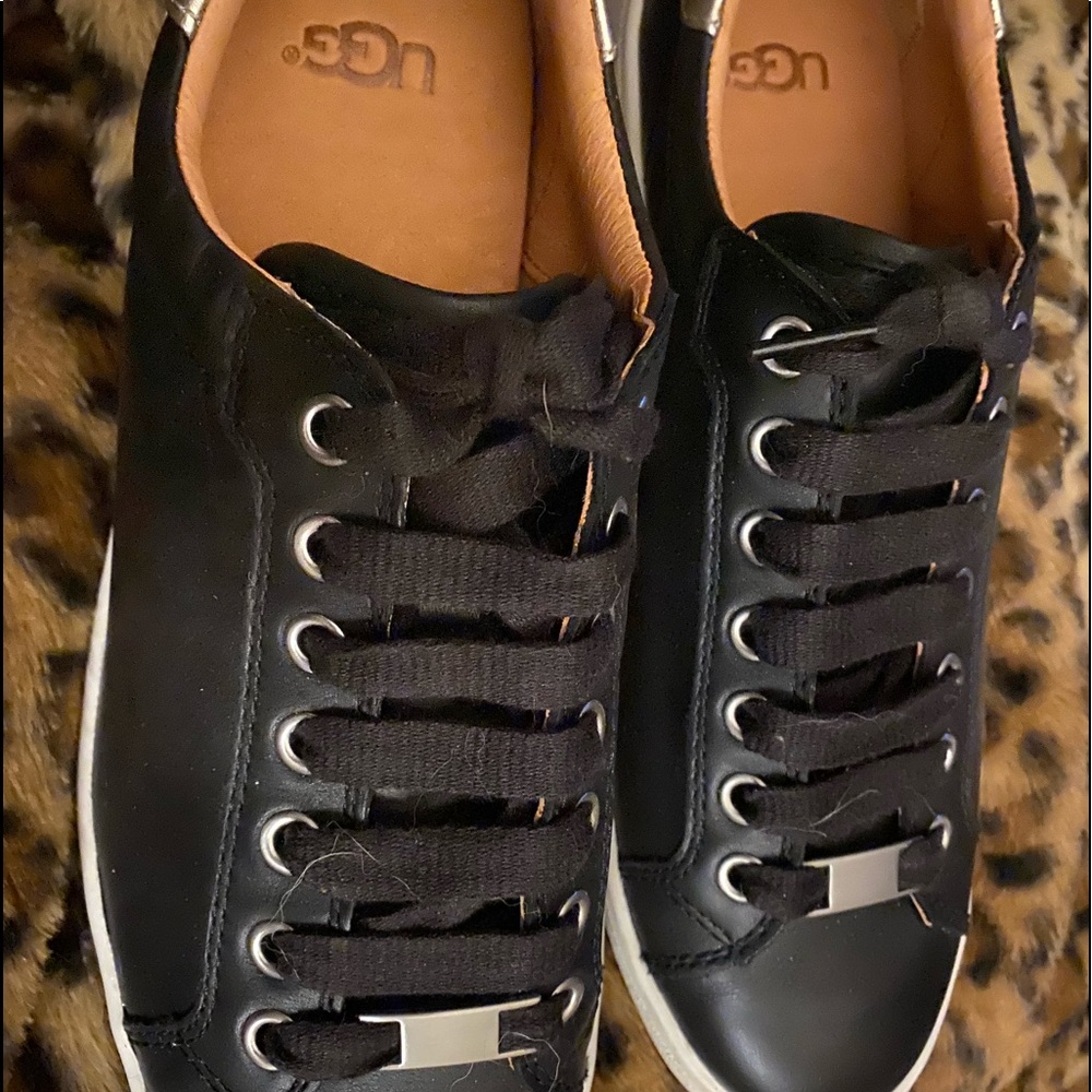 Ugg Women’s leather sneakers size 8. Brand new.